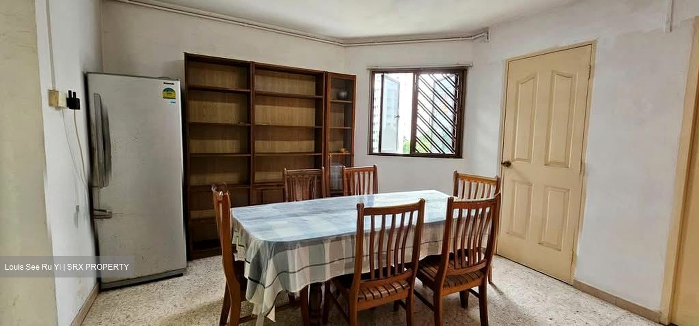 Blk 203 Jurong East View (Jurong East), HDB 5 Rooms #557528901